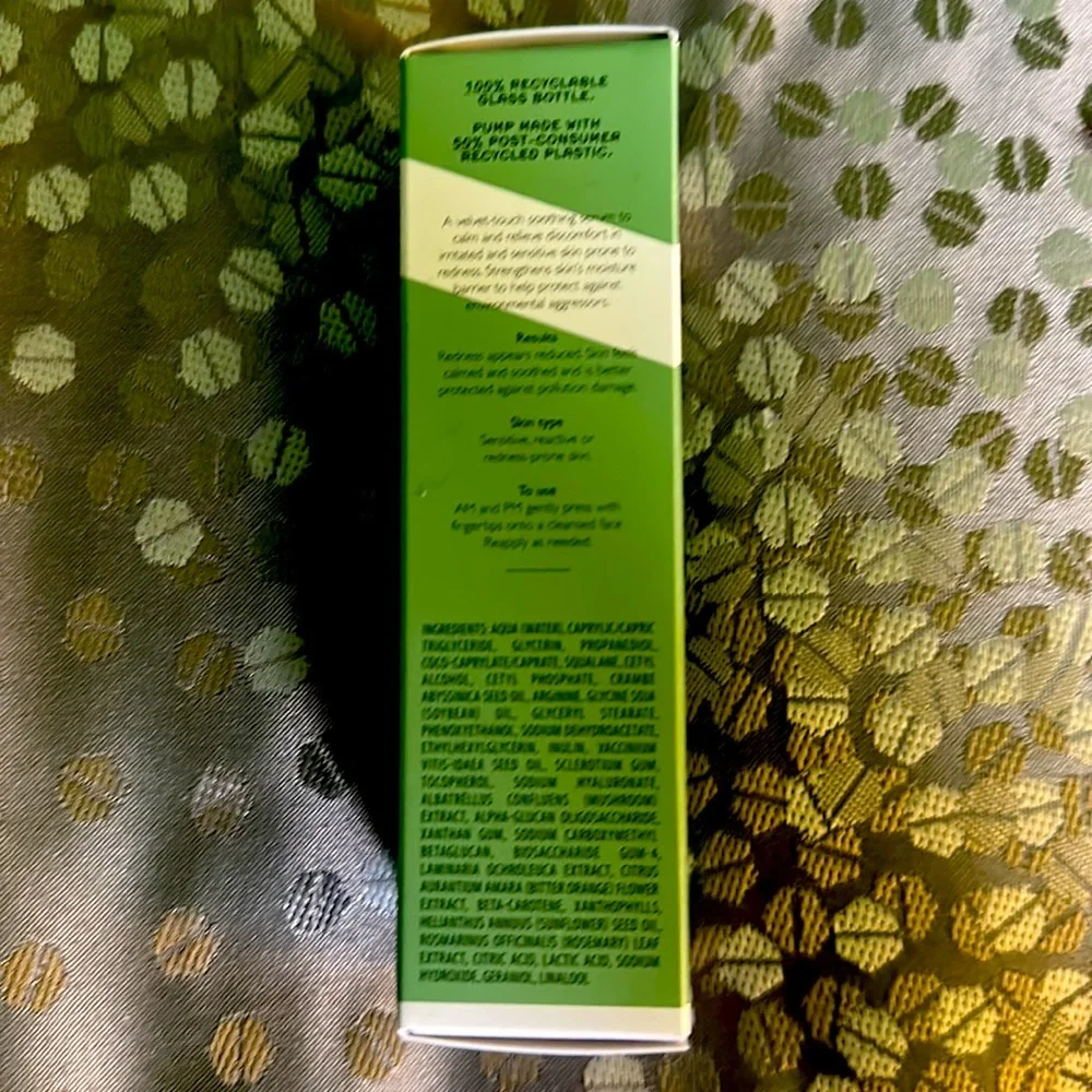 REN Clean Skincare Evercalm Redness Relief Serum - Green